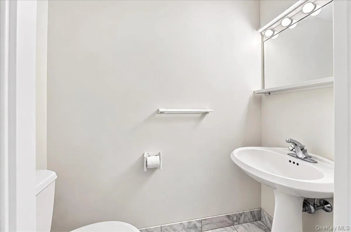 1/2 bath 1/2 bath