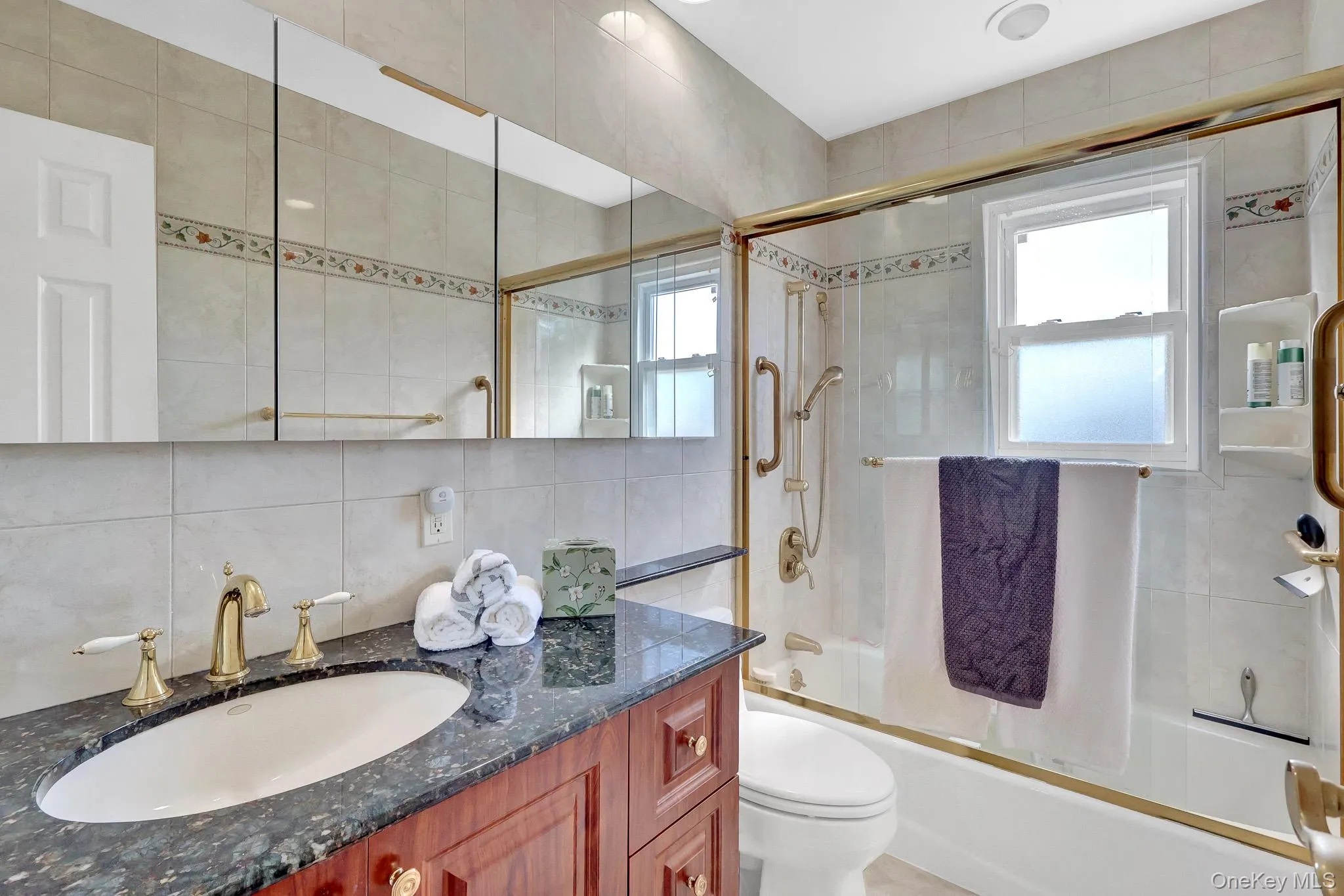 6 Bradford Road, Oyster Bay, NY, 4 Bedrooms Bedrooms, 8 Rooms Rooms,2 BathroomsBathrooms,Residential,For Rent,Bradford,0,1056678 6 Bradford Road, Oyster Bay, NY, 4 Bedrooms Bedrooms, 8 Rooms Rooms,2 BathroomsBathrooms,Residential,For Rent,Bradford,0,1056678