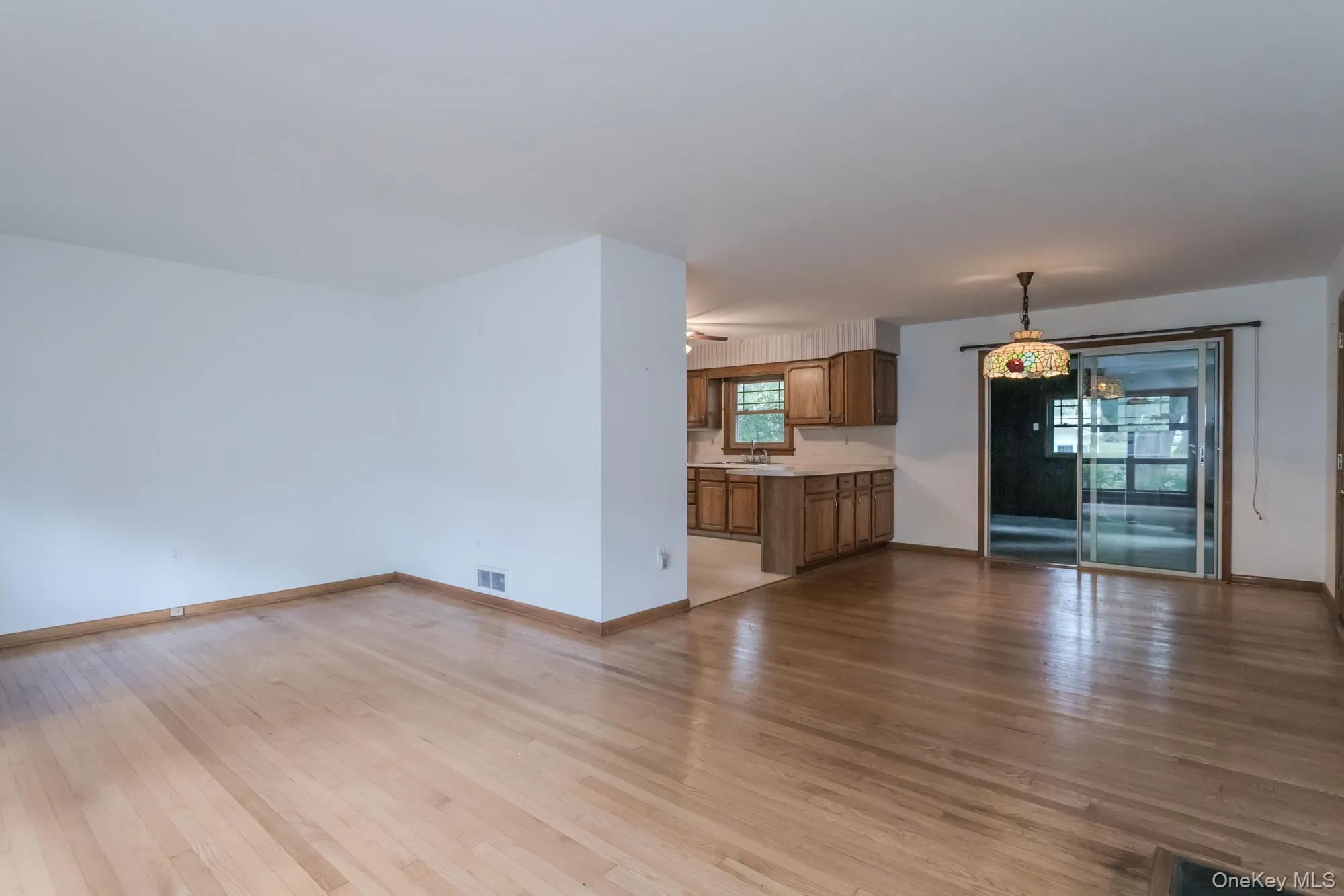8 Crescent Avenue, Warwick (town), NY, 3 Bedrooms Bedrooms, 8 Rooms Rooms,1 BathroomBathrooms,Residential,For Rent,Crescent,0,1056688 8 Crescent Avenue, Warwick (town), NY, 3 Bedrooms Bedrooms, 8 Rooms Rooms,1 BathroomBathrooms,Residential,For Rent,Crescent,0,1056688