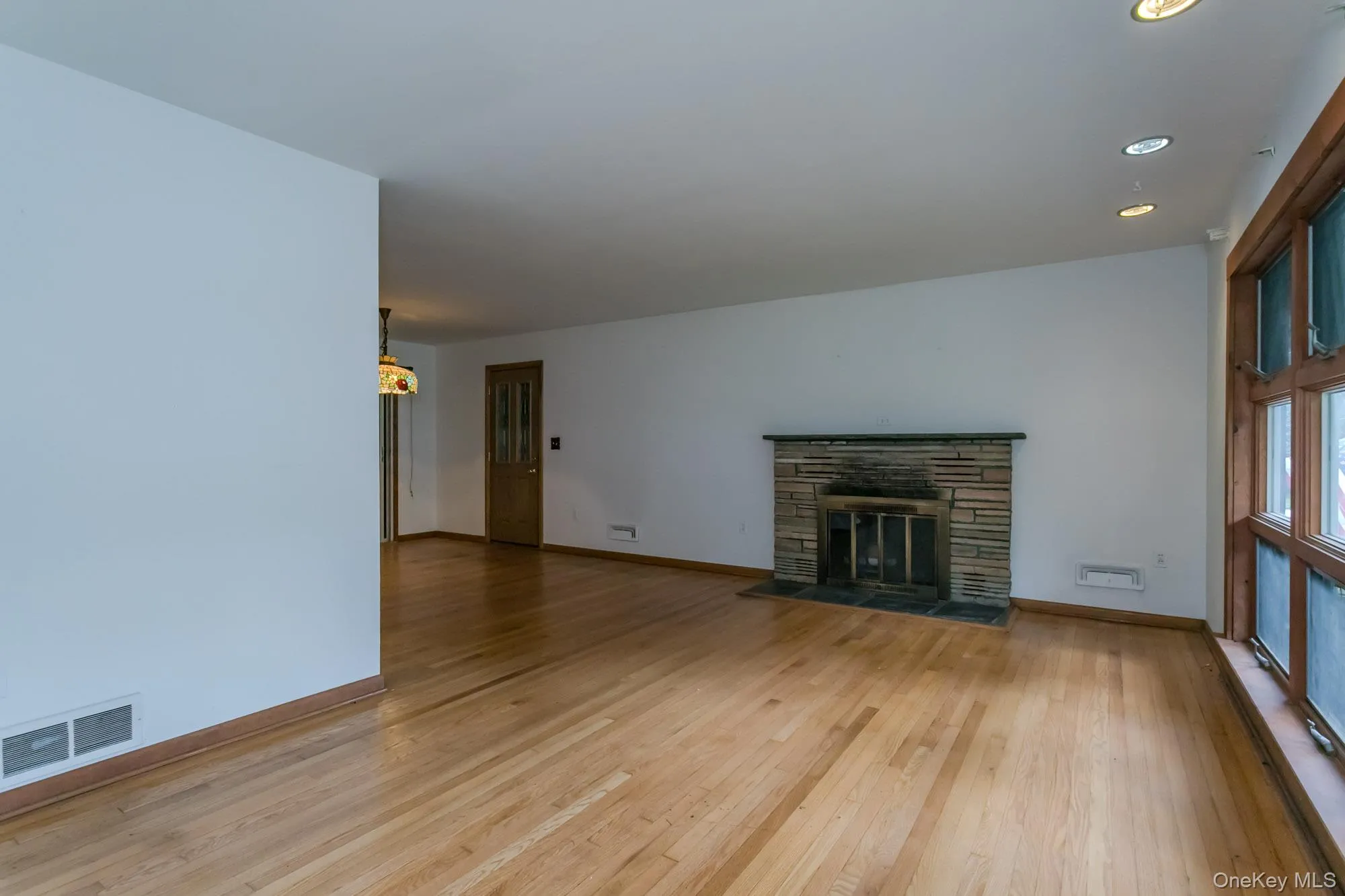 8 Crescent Avenue, Warwick (town), NY, 3 Bedrooms Bedrooms, 8 Rooms Rooms,1 BathroomBathrooms,Residential,For Rent,Crescent,0,1056688 8 Crescent Avenue, Warwick (town), NY, 3 Bedrooms Bedrooms, 8 Rooms Rooms,1 BathroomBathrooms,Residential,For Rent,Crescent,0,1056688