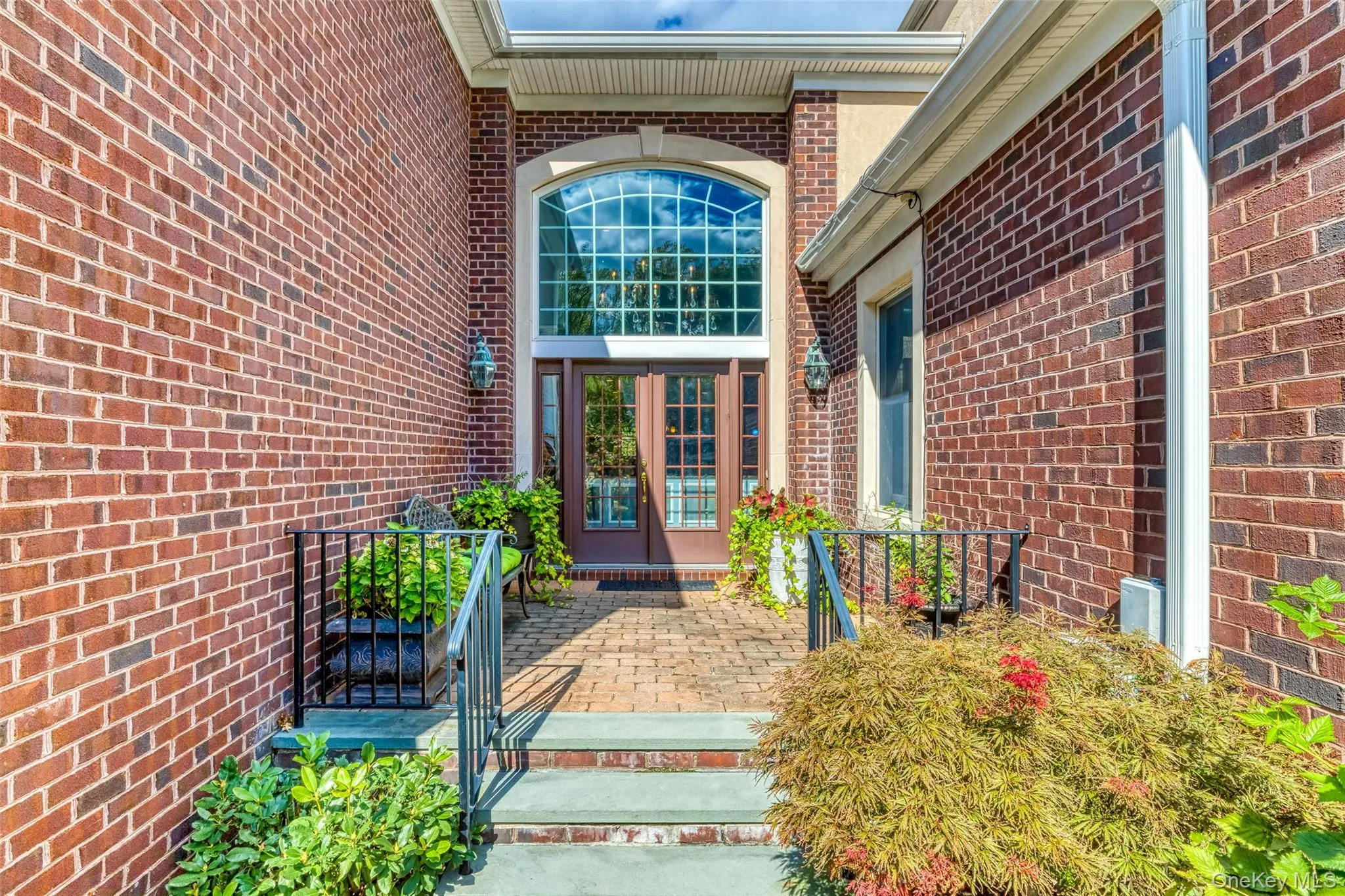 Beautifully Landscaped Private Front Entry Beautifully Landscaped Private Front Entry