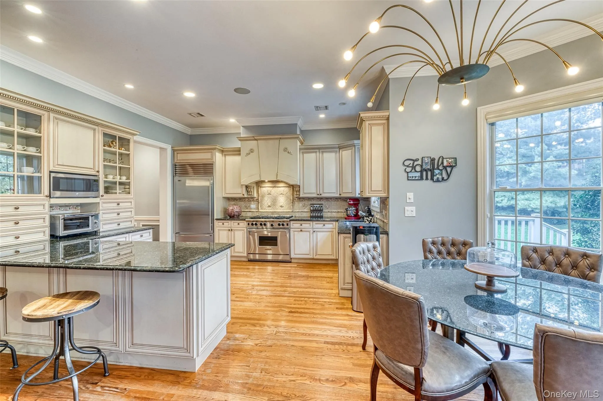 Gourmet E-in Kitchen w/separate Cafe area. Park like Views Gourmet E-in Kitchen w/separate Cafe area. Park like Views