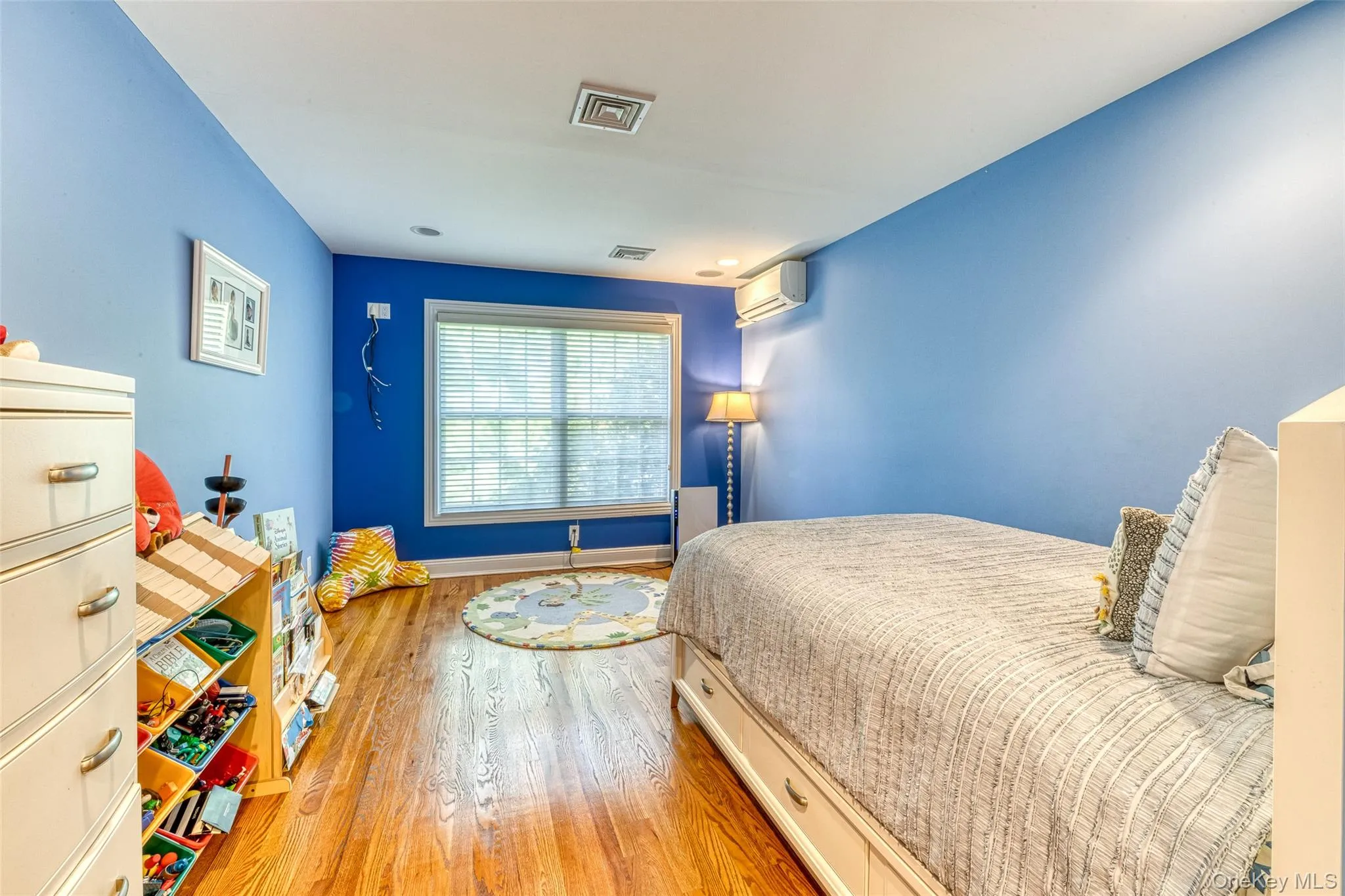 Large 2nd Bedroom Large 2nd Bedroom