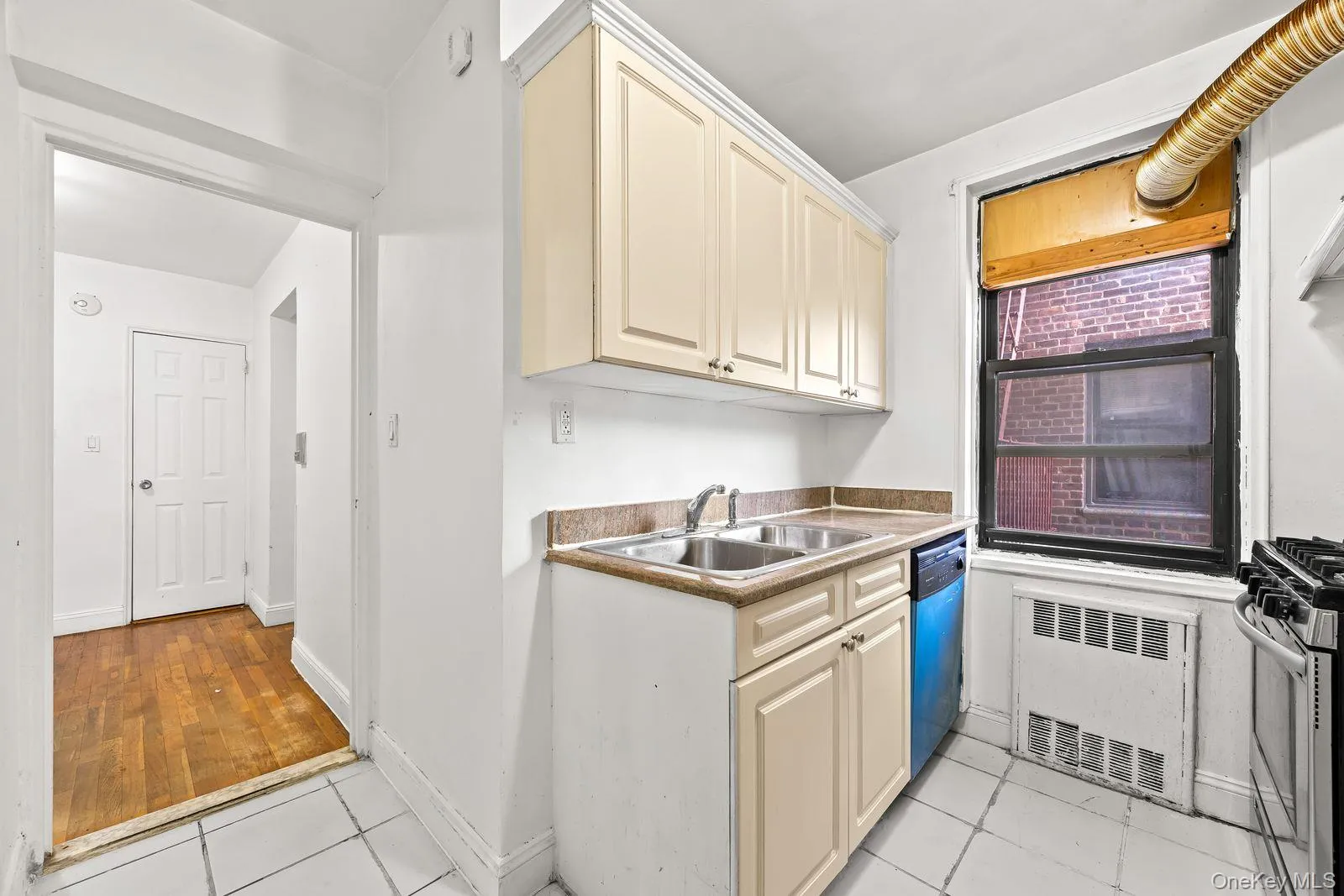 150-20 71st Street, New York, NY, 2 Bedrooms Bedrooms, 4 Rooms Rooms,1 BathroomBathrooms,Residential,For Rent,71st,0,1056695 150-20 71st Street, New York, NY, 2 Bedrooms Bedrooms, 4 Rooms Rooms,1 BathroomBathrooms,Residential,For Rent,71st,0,1056695