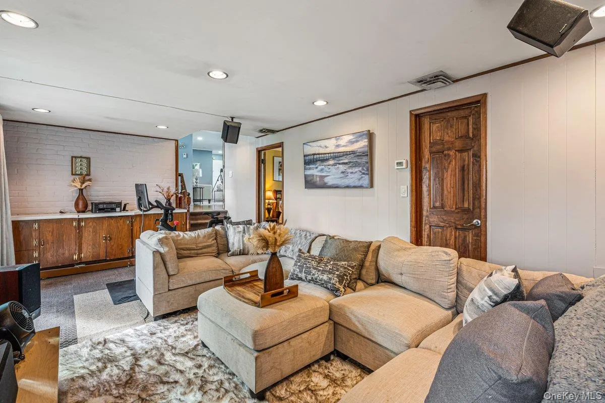 519 Bieling Road, Hempstead, NY, 4 Bedrooms Bedrooms, 8 Rooms Rooms,2 BathroomsBathrooms,Residential,For Rent,Bieling,0,1056699 519 Bieling Road, Hempstead, NY, 4 Bedrooms Bedrooms, 8 Rooms Rooms,2 BathroomsBathrooms,Residential,For Rent,Bieling,0,1056699