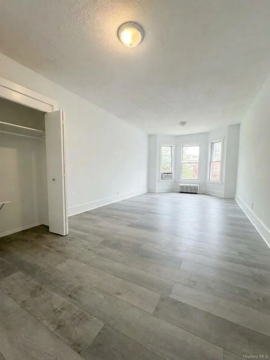 1718 Edison Avenue, New York, NY, 3 Bedrooms Bedrooms, 6 Rooms Rooms,1 BathroomBathrooms,Residential Lease,For Rent,Edison,0,1056700 1718 Edison Avenue, New York, NY, 3 Bedrooms Bedrooms, 6 Rooms Rooms,1 BathroomBathrooms,Residential Lease,For Rent,Edison,0,1056700