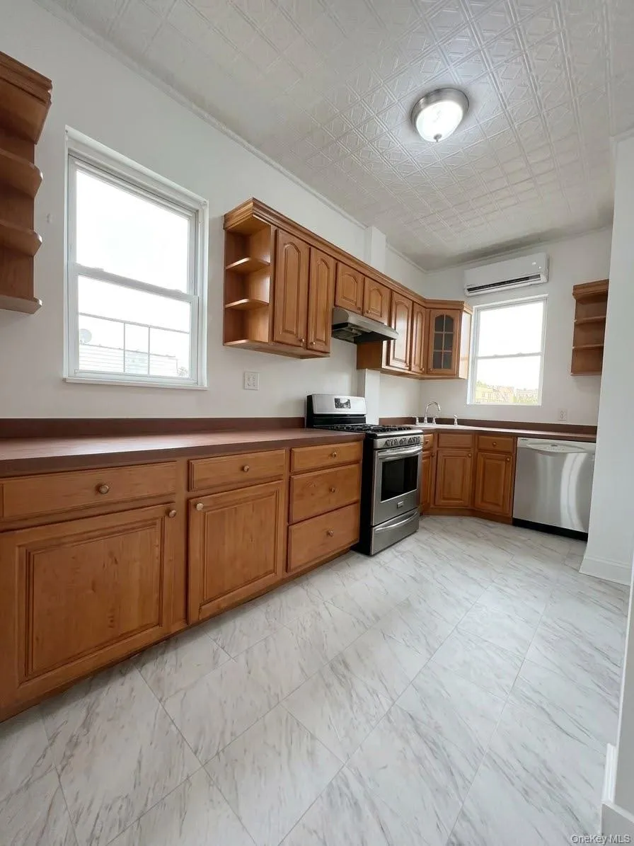 1718 Edison Avenue, New York, NY, 3 Bedrooms Bedrooms, 6 Rooms Rooms,1 BathroomBathrooms,Residential Lease,For Rent,Edison,0,1056700 1718 Edison Avenue, New York, NY, 3 Bedrooms Bedrooms, 6 Rooms Rooms,1 BathroomBathrooms,Residential Lease,For Rent,Edison,0,1056700