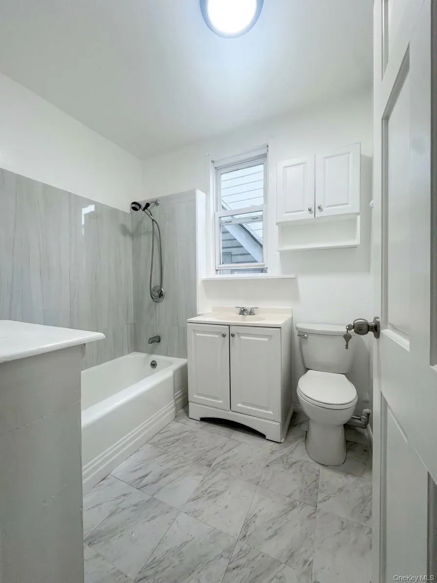 1718 Edison Avenue, New York, NY, 3 Bedrooms Bedrooms, 6 Rooms Rooms,1 BathroomBathrooms,Residential Lease,For Rent,Edison,0,1056700 1718 Edison Avenue, New York, NY, 3 Bedrooms Bedrooms, 6 Rooms Rooms,1 BathroomBathrooms,Residential Lease,For Rent,Edison,0,1056700