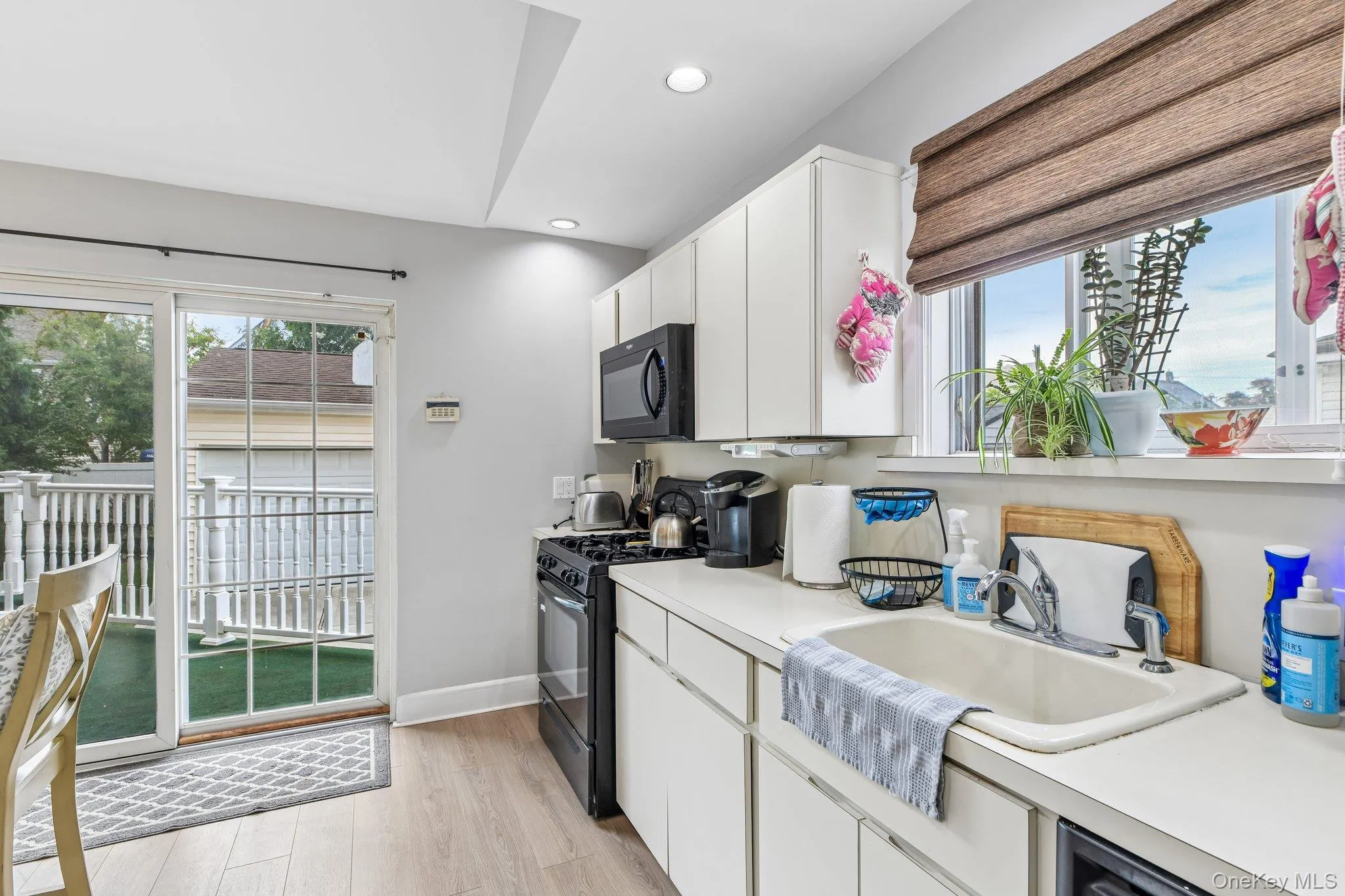 27 Juniper Avenue, North Hempstead, NY, 2 Bedrooms Bedrooms, 6 Rooms Rooms,1 BathroomBathrooms,Residential,For Rent,Juniper,0,1056706 27 Juniper Avenue, North Hempstead, NY, 2 Bedrooms Bedrooms, 6 Rooms Rooms,1 BathroomBathrooms,Residential,For Rent,Juniper,0,1056706