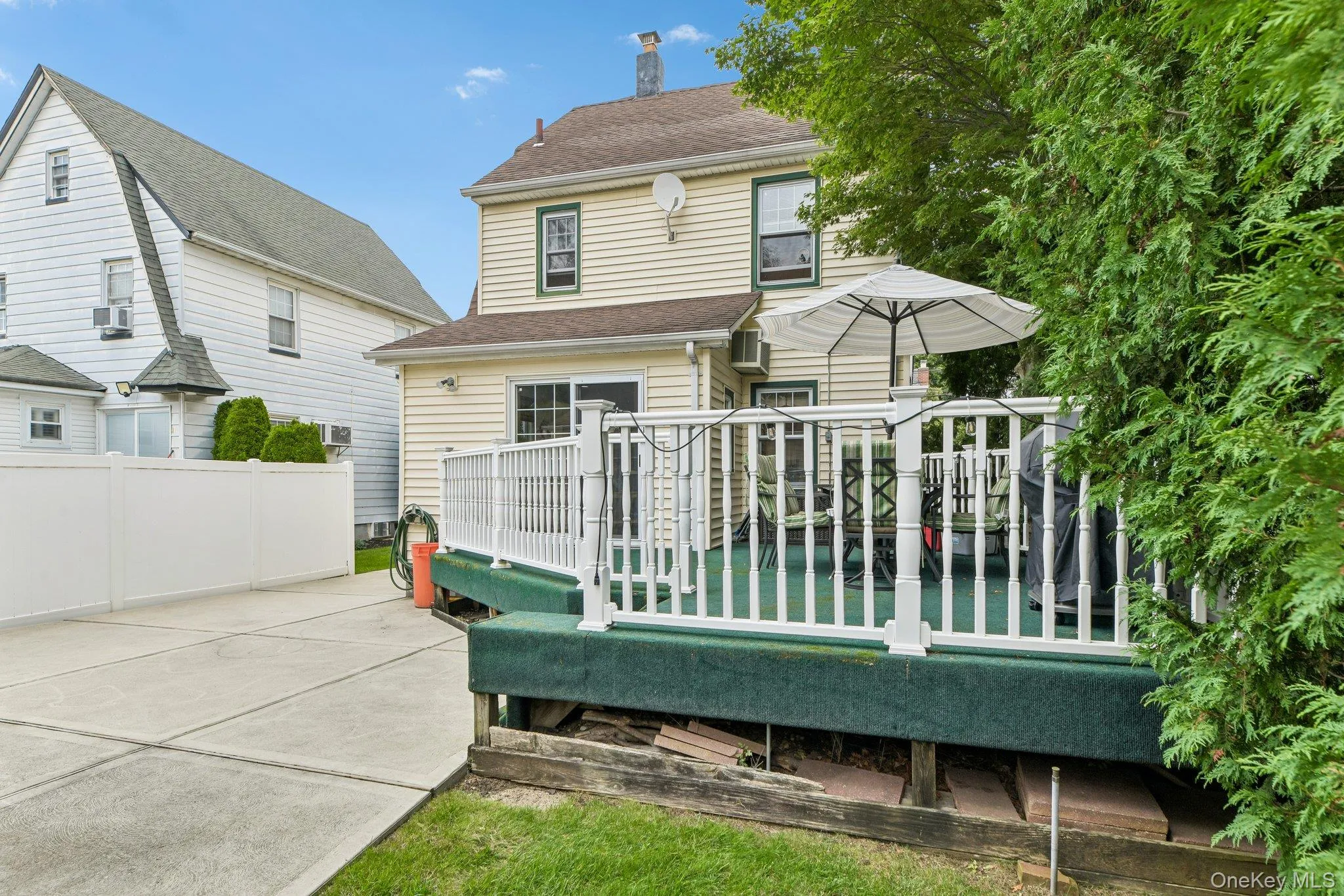 27 Juniper Avenue, North Hempstead, NY, 2 Bedrooms Bedrooms, 6 Rooms Rooms,1 BathroomBathrooms,Residential,For Rent,Juniper,0,1056706 27 Juniper Avenue, North Hempstead, NY, 2 Bedrooms Bedrooms, 6 Rooms Rooms,1 BathroomBathrooms,Residential,For Rent,Juniper,0,1056706