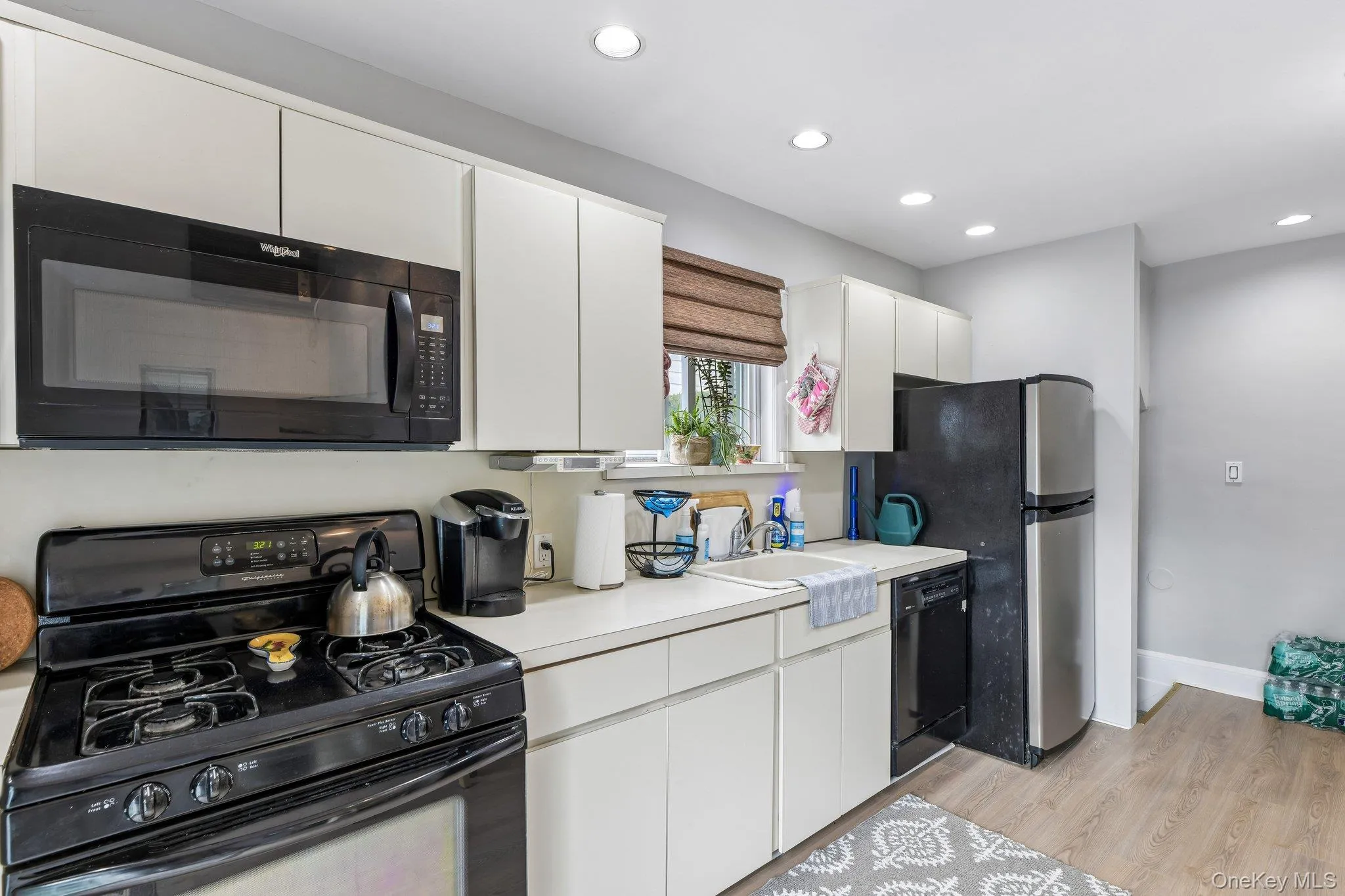 27 Juniper Avenue, North Hempstead, NY, 2 Bedrooms Bedrooms, 6 Rooms Rooms,1 BathroomBathrooms,Residential,For Rent,Juniper,0,1056706 27 Juniper Avenue, North Hempstead, NY, 2 Bedrooms Bedrooms, 6 Rooms Rooms,1 BathroomBathrooms,Residential,For Rent,Juniper,0,1056706