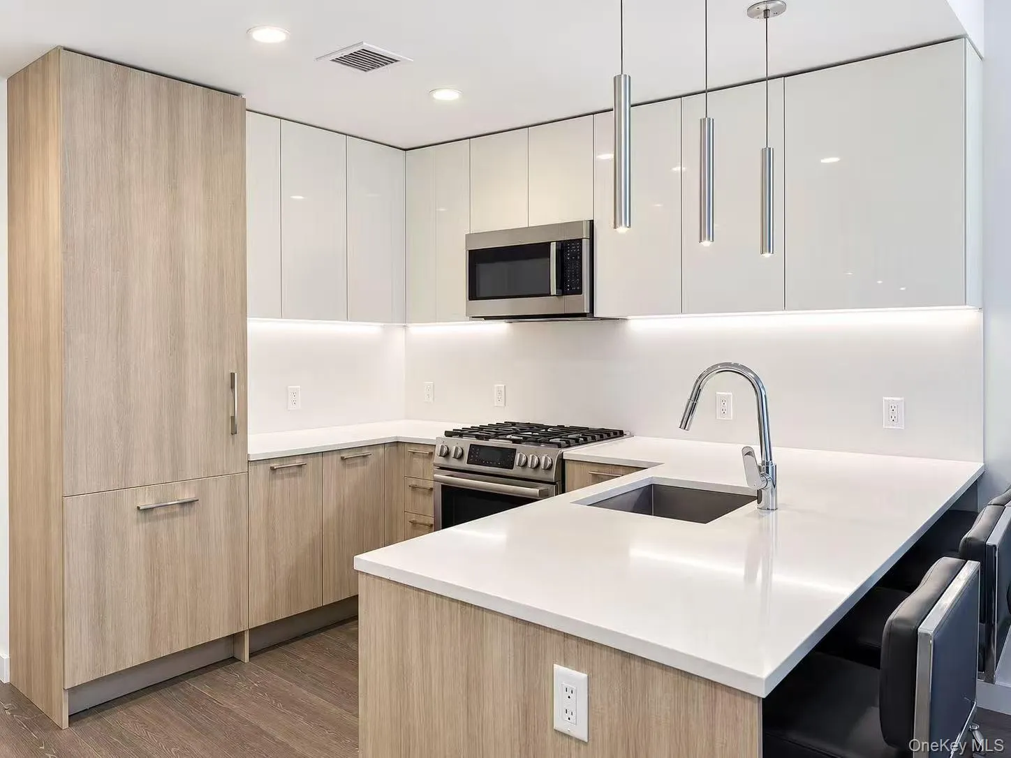 131-03 40th Road, New York, NY, 1 Bedroom Bedrooms, 3 Rooms Rooms,1 BathroomBathrooms,Residential Lease,For Rent,40th,0,1056740 131-03 40th Road, New York, NY, 1 Bedroom Bedrooms, 3 Rooms Rooms,1 BathroomBathrooms,Residential Lease,For Rent,40th,0,1056740