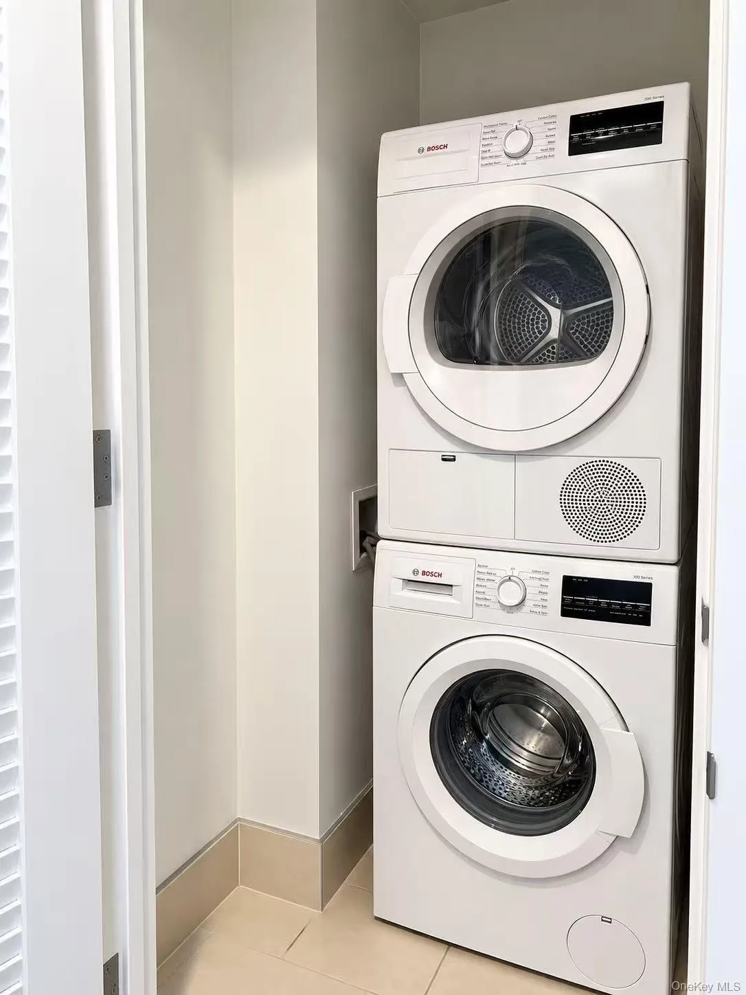 131-03 40th Road, New York, NY, 1 Bedroom Bedrooms, 3 Rooms Rooms,1 BathroomBathrooms,Residential Lease,For Rent,40th,0,1056740 131-03 40th Road, New York, NY, 1 Bedroom Bedrooms, 3 Rooms Rooms,1 BathroomBathrooms,Residential Lease,For Rent,40th,0,1056740