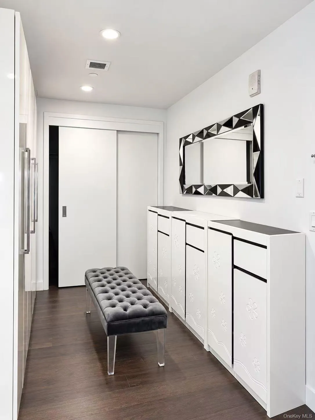 131-03 40th Road, New York, NY, 1 Bedroom Bedrooms, 3 Rooms Rooms,1 BathroomBathrooms,Residential Lease,For Rent,40th,0,1056740 131-03 40th Road, New York, NY, 1 Bedroom Bedrooms, 3 Rooms Rooms,1 BathroomBathrooms,Residential Lease,For Rent,40th,0,1056740