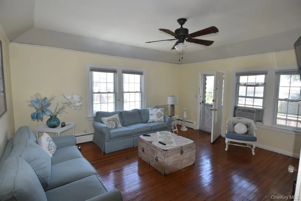 36 Trenton Avenue, Hempstead, NY, 3 Bedrooms Bedrooms, 9 Rooms Rooms,2 BathroomsBathrooms,Residential Lease,For Rent,Trenton,0,1056743 36 Trenton Avenue, Hempstead, NY, 3 Bedrooms Bedrooms, 9 Rooms Rooms,2 BathroomsBathrooms,Residential Lease,For Rent,Trenton,0,1056743
