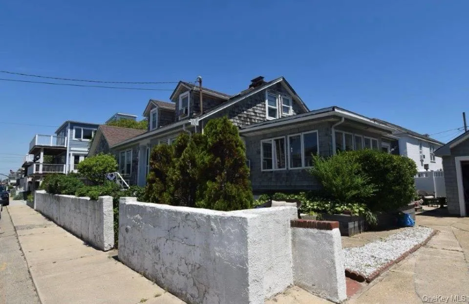 36 Trenton Avenue, Hempstead, NY, 3 Bedrooms Bedrooms, 9 Rooms Rooms,2 BathroomsBathrooms,Residential Lease,For Rent,Trenton,0,1056743 36 Trenton Avenue, Hempstead, NY, 3 Bedrooms Bedrooms, 9 Rooms Rooms,2 BathroomsBathrooms,Residential Lease,For Rent,Trenton,0,1056743