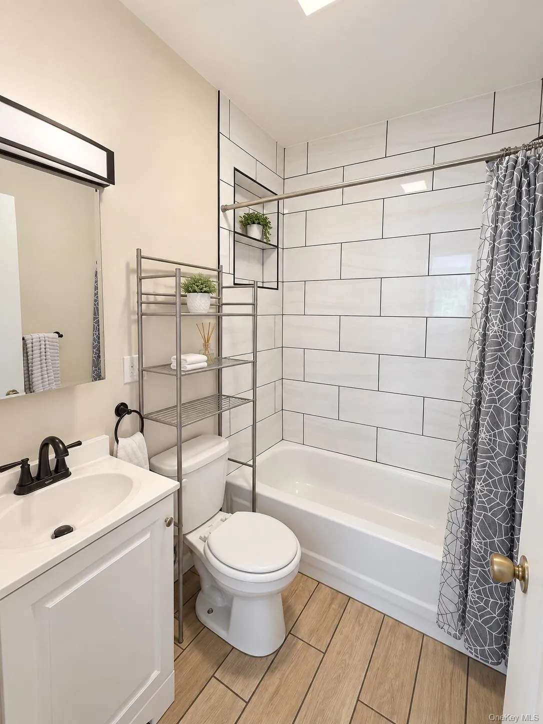 10 Barclay Street, Poughkeepsie, NY, 2 Bedrooms Bedrooms, 7 Rooms Rooms,2 BathroomsBathrooms,Residential Lease,For Rent,Barclay Street,0,1056744 10 Barclay Street, Poughkeepsie, NY, 2 Bedrooms Bedrooms, 7 Rooms Rooms,2 BathroomsBathrooms,Residential Lease,For Rent,Barclay Street,0,1056744