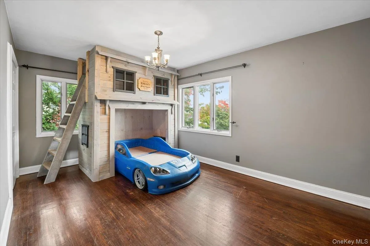 Third bedroom. Third bedroom.