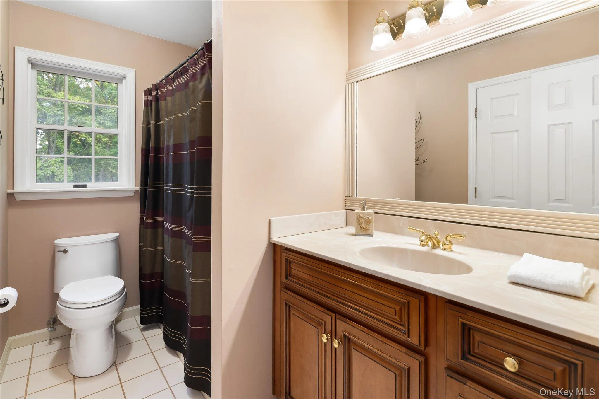 Full bath with tub Full bath with tub
