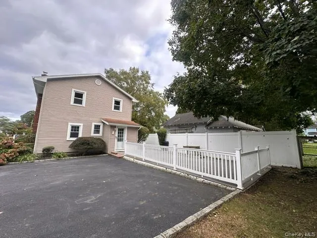 22 Cedar Street, Smithtown, NY, 4 Bedrooms Bedrooms, 8 Rooms Rooms,2 BathroomsBathrooms,Residential Lease,For Rent,Cedar,0,1056754 22 Cedar Street, Smithtown, NY, 4 Bedrooms Bedrooms, 8 Rooms Rooms,2 BathroomsBathrooms,Residential Lease,For Rent,Cedar,0,1056754