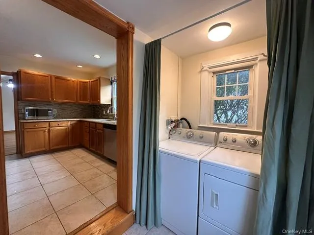 22 Cedar Street, Smithtown, NY, 4 Bedrooms Bedrooms, 8 Rooms Rooms,2 BathroomsBathrooms,Residential Lease,For Rent,Cedar,0,1056754 22 Cedar Street, Smithtown, NY, 4 Bedrooms Bedrooms, 8 Rooms Rooms,2 BathroomsBathrooms,Residential Lease,For Rent,Cedar,0,1056754