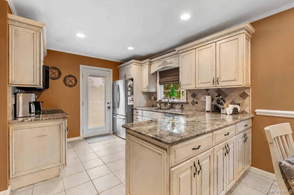 Lots of Counter Space Lots of Counter Space
