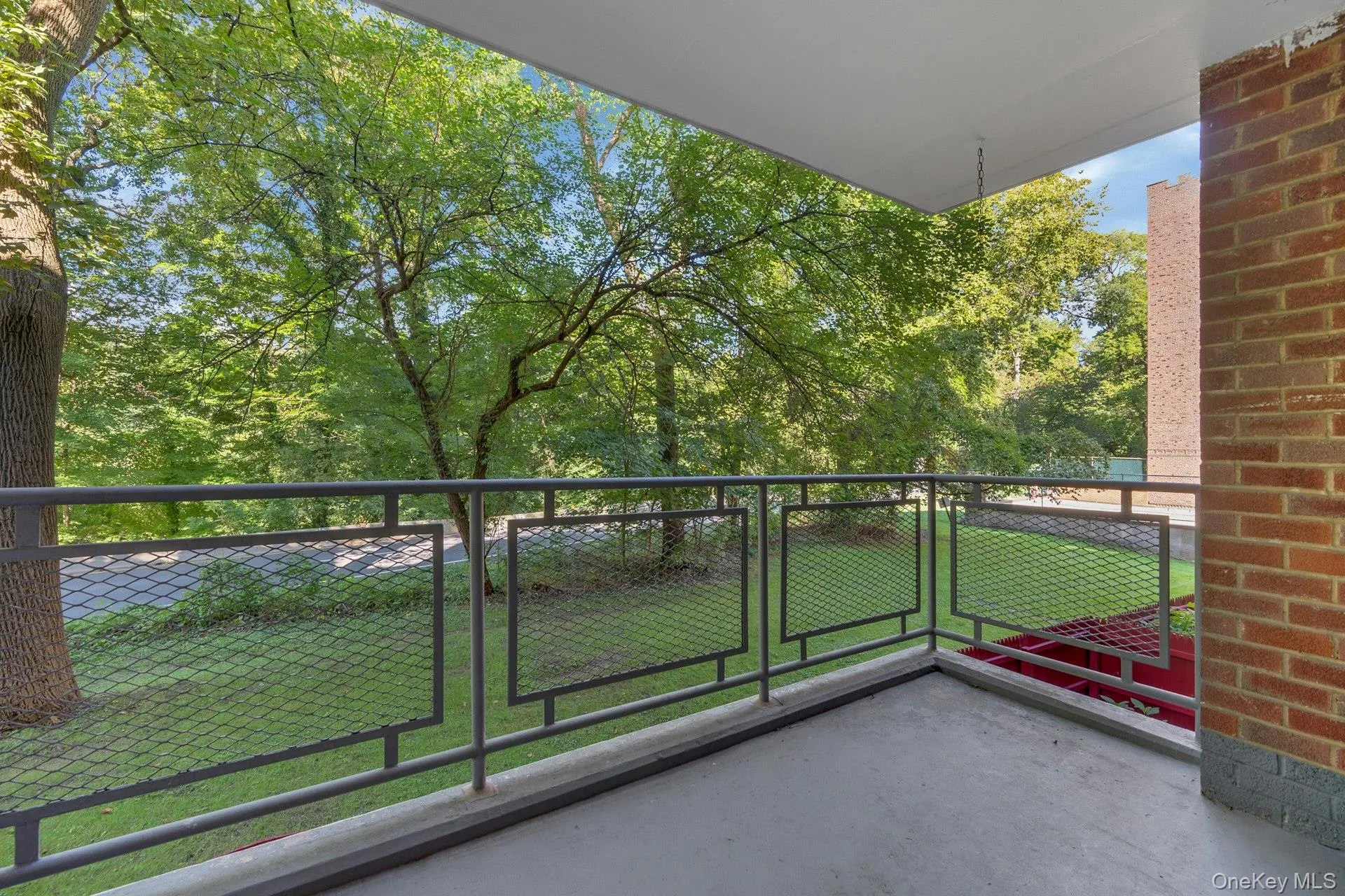 Relaxing and private terrace. Relaxing and private terrace.