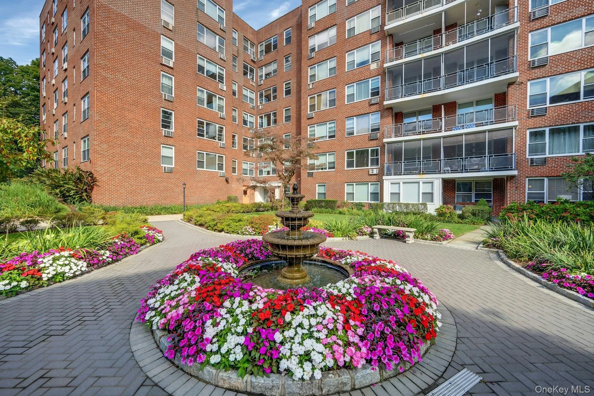 Beautiful courtyard with benches to sit and enjoy the outdoor space. Beautiful courtyard with benches to sit and enjoy the outdoor space.