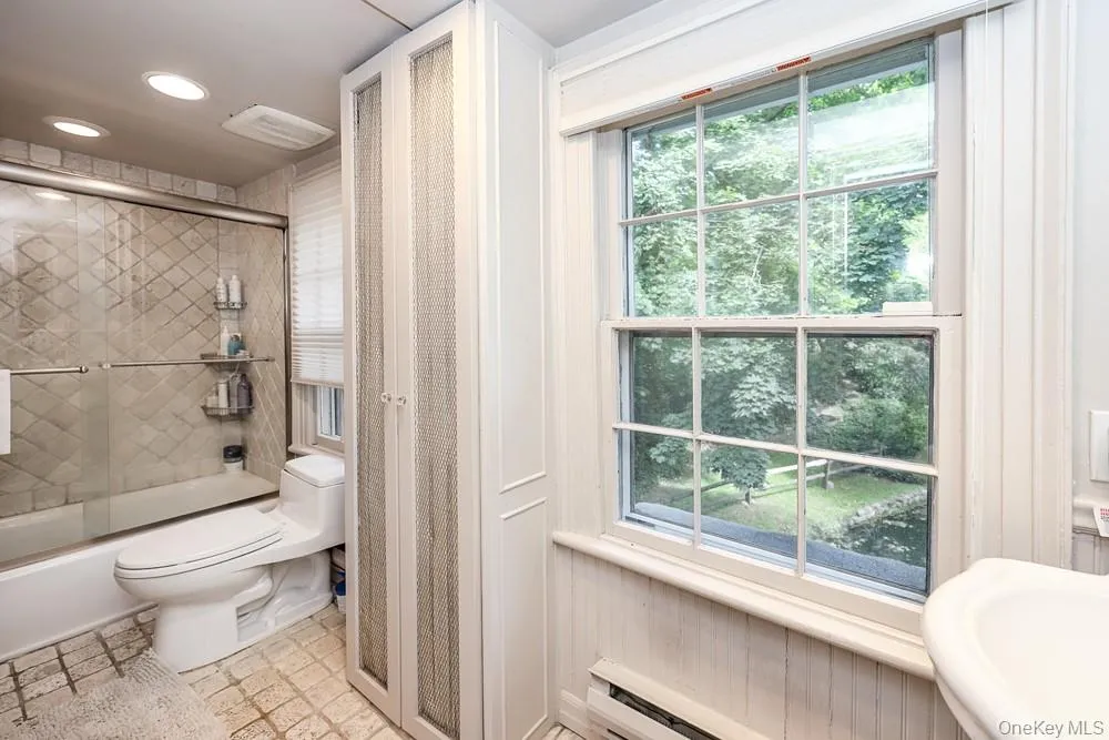 80 Broadway, North Hempstead, NY, 3 Bedrooms Bedrooms, 6 Rooms Rooms,2 BathroomsBathrooms,Residential,For Rent,Broadway,0,1056769 80 Broadway, North Hempstead, NY, 3 Bedrooms Bedrooms, 6 Rooms Rooms,2 BathroomsBathrooms,Residential,For Rent,Broadway,0,1056769