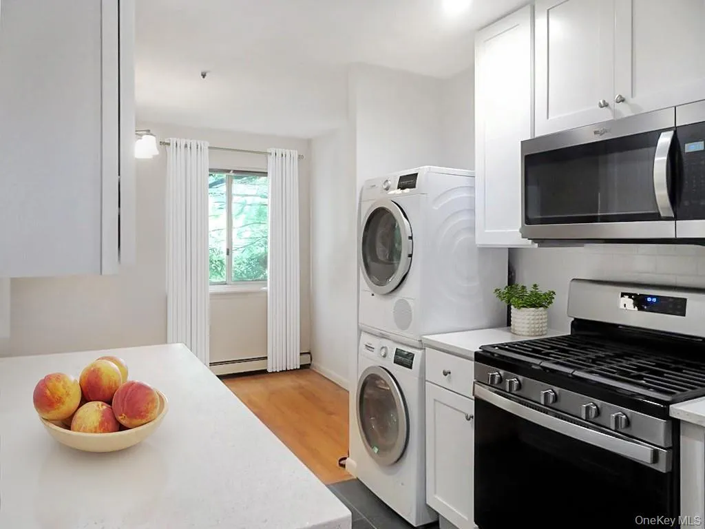 300 Livingston Avenue, Mamaroneck, NY, 2 Bedrooms Bedrooms, 5 Rooms Rooms,2 BathroomsBathrooms,Residential,For Rent,Livingston,0,1056773 300 Livingston Avenue, Mamaroneck, NY, 2 Bedrooms Bedrooms, 5 Rooms Rooms,2 BathroomsBathrooms,Residential,For Rent,Livingston,0,1056773