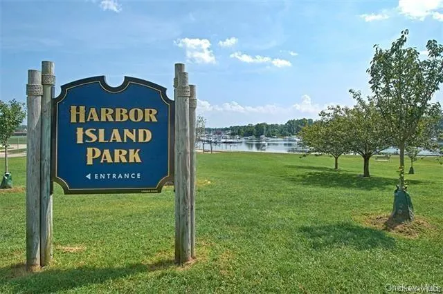 Beautiful Harbor Island Park! Beach, Marina. Walking trails, Tennis, Pickleball Center, Playground, Sport fields, Dog Park Beautiful Harbor Island Park! Beach, Marina. Walking trails, Tennis, Pickleball Center, Playground, Sport fields, Dog Park