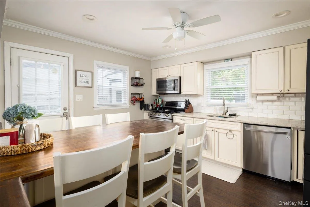 621 Fulton Avenue, Babylon, NY, 5 Bedrooms Bedrooms, 9 Rooms Rooms,2 BathroomsBathrooms,Residential,For Rent,Fulton,0,1056784 621 Fulton Avenue, Babylon, NY, 5 Bedrooms Bedrooms, 9 Rooms Rooms,2 BathroomsBathrooms,Residential,For Rent,Fulton,0,1056784