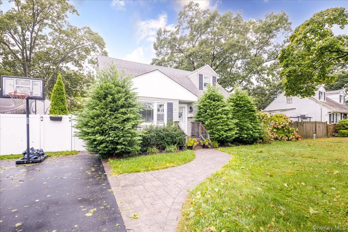 621 Fulton Avenue, Babylon, NY, 5 Bedrooms Bedrooms, 9 Rooms Rooms,2 BathroomsBathrooms,Residential,For Rent,Fulton,0,1056784 621 Fulton Avenue, Babylon, NY, 5 Bedrooms Bedrooms, 9 Rooms Rooms,2 BathroomsBathrooms,Residential,For Rent,Fulton,0,1056784