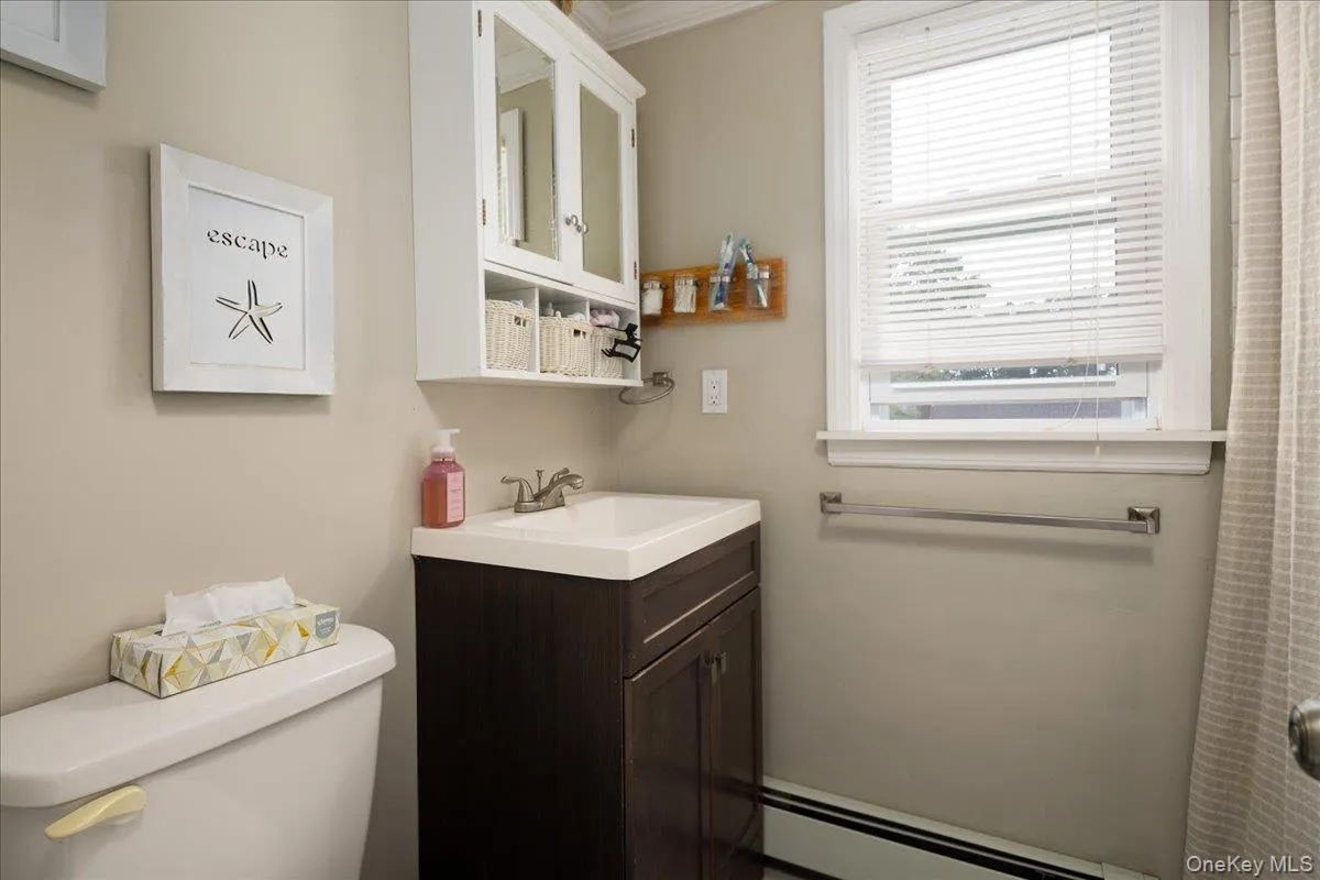 621 Fulton Avenue, Babylon, NY, 5 Bedrooms Bedrooms, 9 Rooms Rooms,2 BathroomsBathrooms,Residential,For Rent,Fulton,0,1056784 621 Fulton Avenue, Babylon, NY, 5 Bedrooms Bedrooms, 9 Rooms Rooms,2 BathroomsBathrooms,Residential,For Rent,Fulton,0,1056784