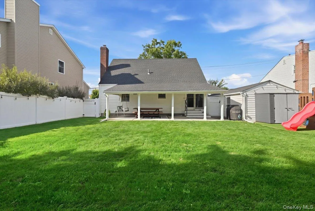 67 Raff Avenue, North Hempstead, NY, 4 Bedrooms Bedrooms, 7 Rooms Rooms,1 BathroomBathrooms,Residential,For Rent,Raff,0,1056787 67 Raff Avenue, North Hempstead, NY, 4 Bedrooms Bedrooms, 7 Rooms Rooms,1 BathroomBathrooms,Residential,For Rent,Raff,0,1056787
