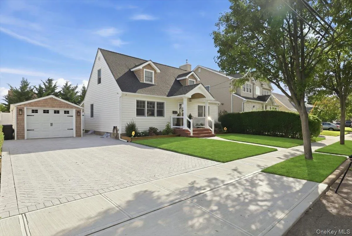 67 Raff Avenue, North Hempstead, NY, 4 Bedrooms Bedrooms, 7 Rooms Rooms,1 BathroomBathrooms,Residential,For Rent,Raff,0,1056787 67 Raff Avenue, North Hempstead, NY, 4 Bedrooms Bedrooms, 7 Rooms Rooms,1 BathroomBathrooms,Residential,For Rent,Raff,0,1056787