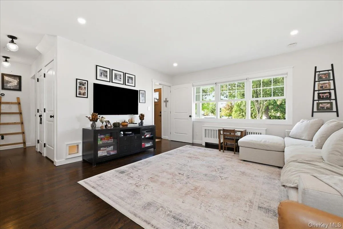 67 Raff Avenue, North Hempstead, NY, 4 Bedrooms Bedrooms, 7 Rooms Rooms,1 BathroomBathrooms,Residential,For Rent,Raff,0,1056787 67 Raff Avenue, North Hempstead, NY, 4 Bedrooms Bedrooms, 7 Rooms Rooms,1 BathroomBathrooms,Residential,For Rent,Raff,0,1056787
