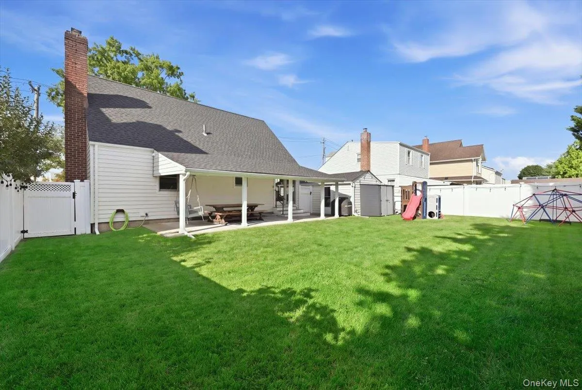 67 Raff Avenue, North Hempstead, NY, 4 Bedrooms Bedrooms, 7 Rooms Rooms,1 BathroomBathrooms,Residential,For Rent,Raff,0,1056787 67 Raff Avenue, North Hempstead, NY, 4 Bedrooms Bedrooms, 7 Rooms Rooms,1 BathroomBathrooms,Residential,For Rent,Raff,0,1056787