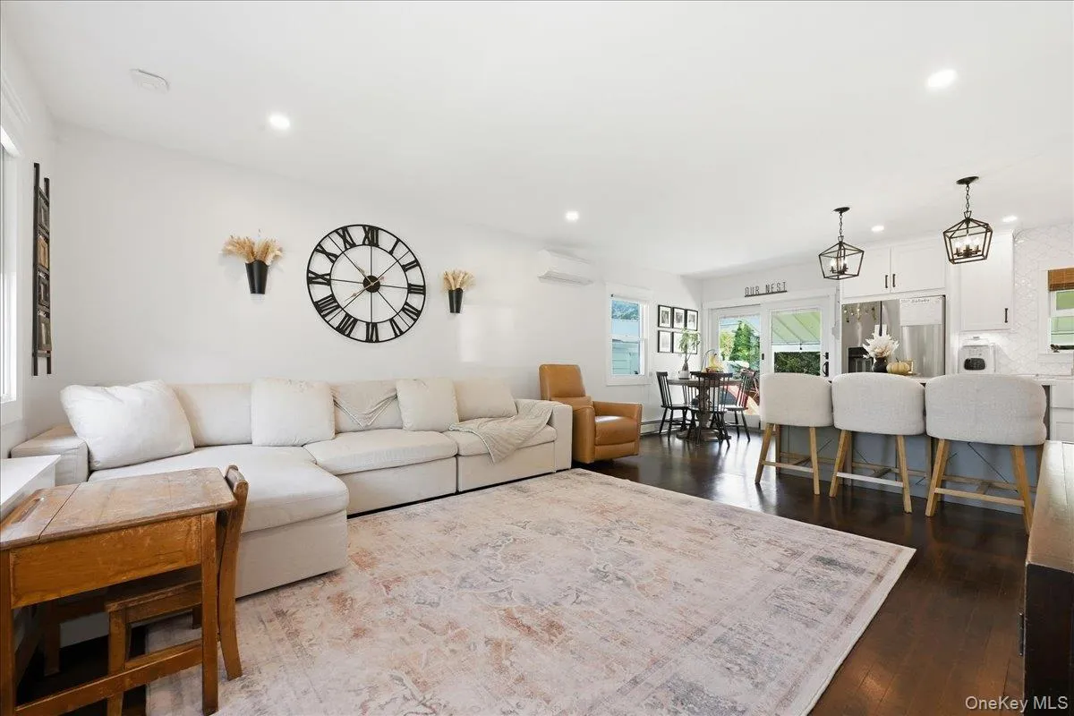 67 Raff Avenue, North Hempstead, NY, 4 Bedrooms Bedrooms, 7 Rooms Rooms,1 BathroomBathrooms,Residential,For Rent,Raff,0,1056787 67 Raff Avenue, North Hempstead, NY, 4 Bedrooms Bedrooms, 7 Rooms Rooms,1 BathroomBathrooms,Residential,For Rent,Raff,0,1056787