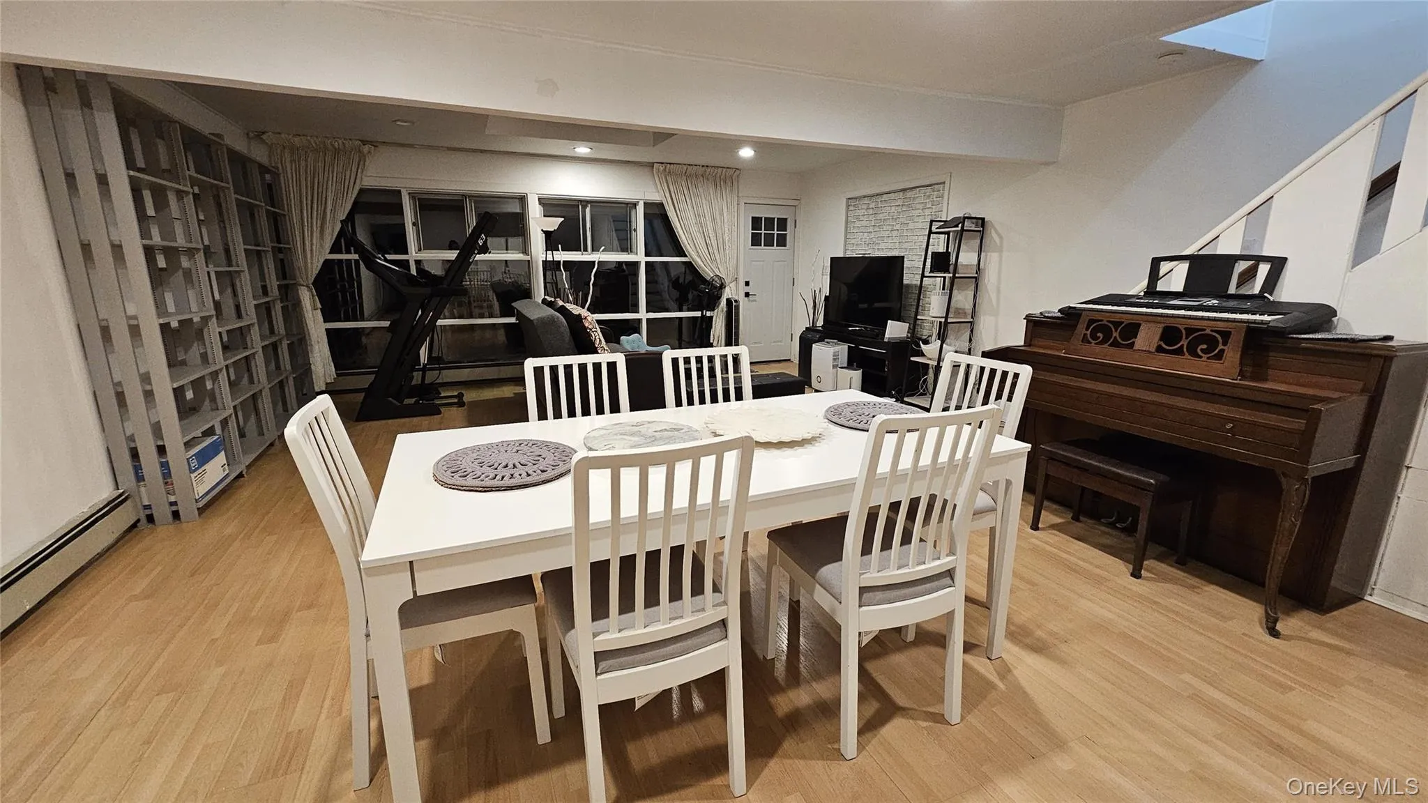 28 Marksman Lane, Hempstead, NY, 4 Bedrooms Bedrooms, 8 Rooms Rooms,2 BathroomsBathrooms,Residential,For Rent,Marksman,0,1056788 28 Marksman Lane, Hempstead, NY, 4 Bedrooms Bedrooms, 8 Rooms Rooms,2 BathroomsBathrooms,Residential,For Rent,Marksman,0,1056788