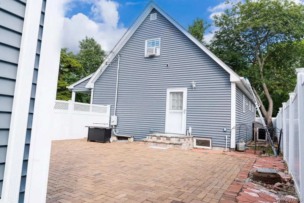 1369 Clinton Avenue, Islip, NY, 3 Bedrooms Bedrooms, 7 Rooms Rooms,2 BathroomsBathrooms,Residential,For Rent,Clinton,0,1056795 1369 Clinton Avenue, Islip, NY, 3 Bedrooms Bedrooms, 7 Rooms Rooms,2 BathroomsBathrooms,Residential,For Rent,Clinton,0,1056795