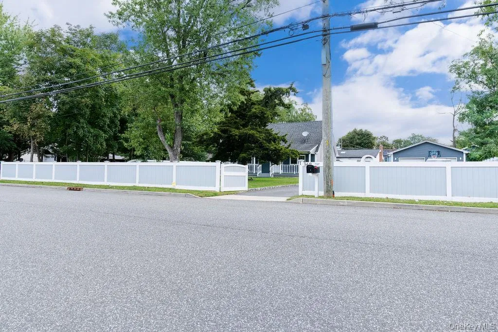 1369 Clinton Avenue, Islip, NY, 3 Bedrooms Bedrooms, 7 Rooms Rooms,2 BathroomsBathrooms,Residential,For Rent,Clinton,0,1056795 1369 Clinton Avenue, Islip, NY, 3 Bedrooms Bedrooms, 7 Rooms Rooms,2 BathroomsBathrooms,Residential,For Rent,Clinton,0,1056795