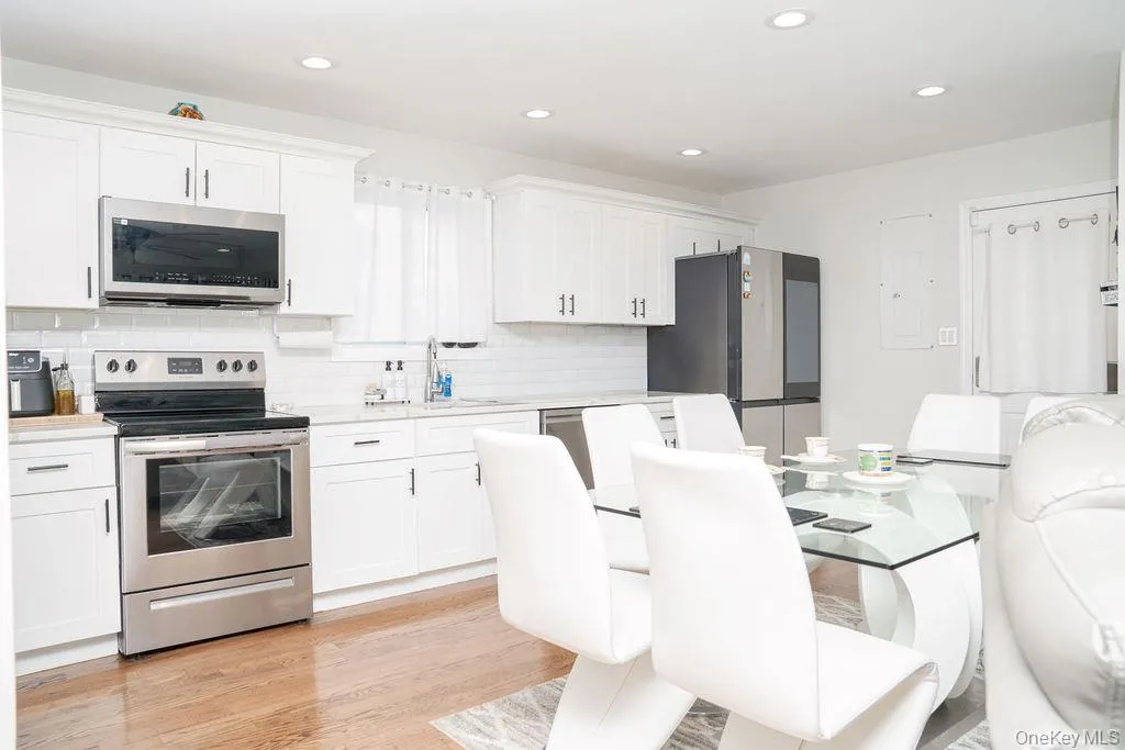 1369 Clinton Avenue, Islip, NY, 3 Bedrooms Bedrooms, 7 Rooms Rooms,2 BathroomsBathrooms,Residential,For Rent,Clinton,0,1056795 1369 Clinton Avenue, Islip, NY, 3 Bedrooms Bedrooms, 7 Rooms Rooms,2 BathroomsBathrooms,Residential,For Rent,Clinton,0,1056795