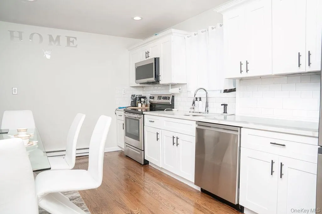 1369 Clinton Avenue, Islip, NY, 3 Bedrooms Bedrooms, 7 Rooms Rooms,2 BathroomsBathrooms,Residential,For Rent,Clinton,0,1056795 1369 Clinton Avenue, Islip, NY, 3 Bedrooms Bedrooms, 7 Rooms Rooms,2 BathroomsBathrooms,Residential,For Rent,Clinton,0,1056795