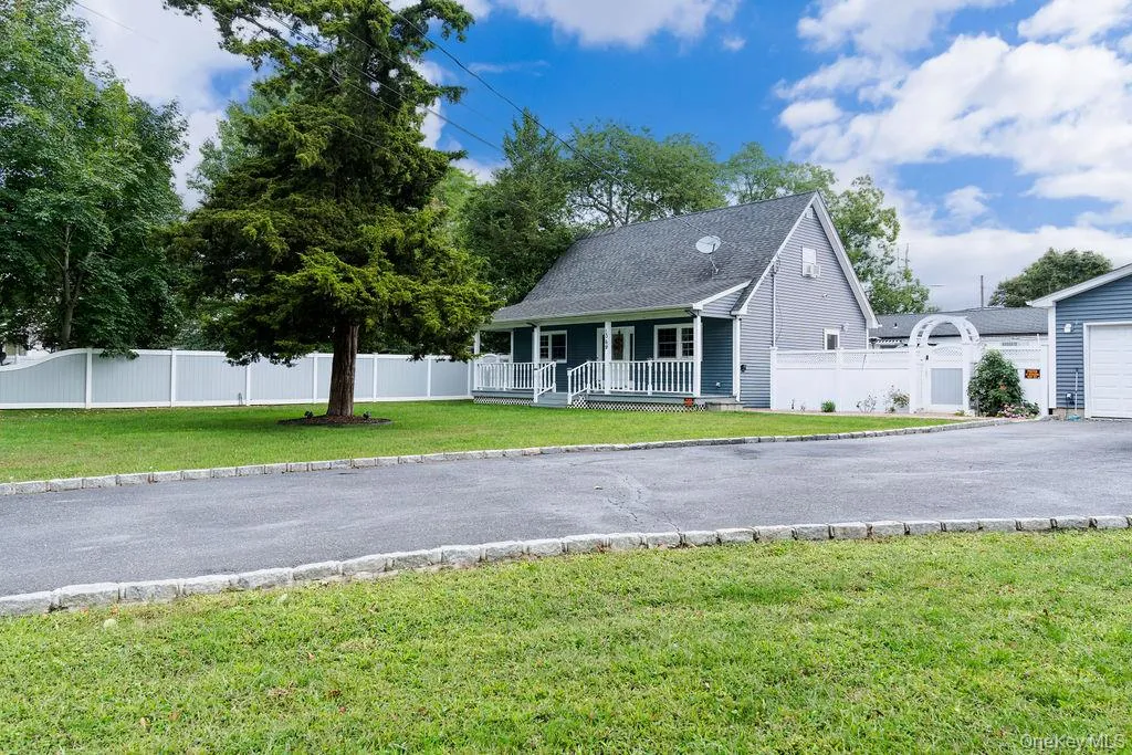 1369 Clinton Avenue, Islip, NY, 3 Bedrooms Bedrooms, 7 Rooms Rooms,2 BathroomsBathrooms,Residential,For Rent,Clinton,0,1056795 1369 Clinton Avenue, Islip, NY, 3 Bedrooms Bedrooms, 7 Rooms Rooms,2 BathroomsBathrooms,Residential,For Rent,Clinton,0,1056795