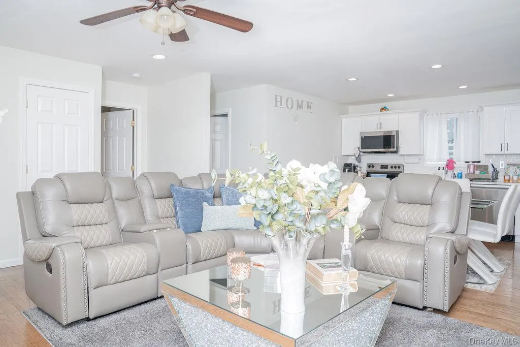 1369 Clinton Avenue, Islip, NY, 3 Bedrooms Bedrooms, 7 Rooms Rooms,2 BathroomsBathrooms,Residential,For Rent,Clinton,0,1056795 1369 Clinton Avenue, Islip, NY, 3 Bedrooms Bedrooms, 7 Rooms Rooms,2 BathroomsBathrooms,Residential,For Rent,Clinton,0,1056795