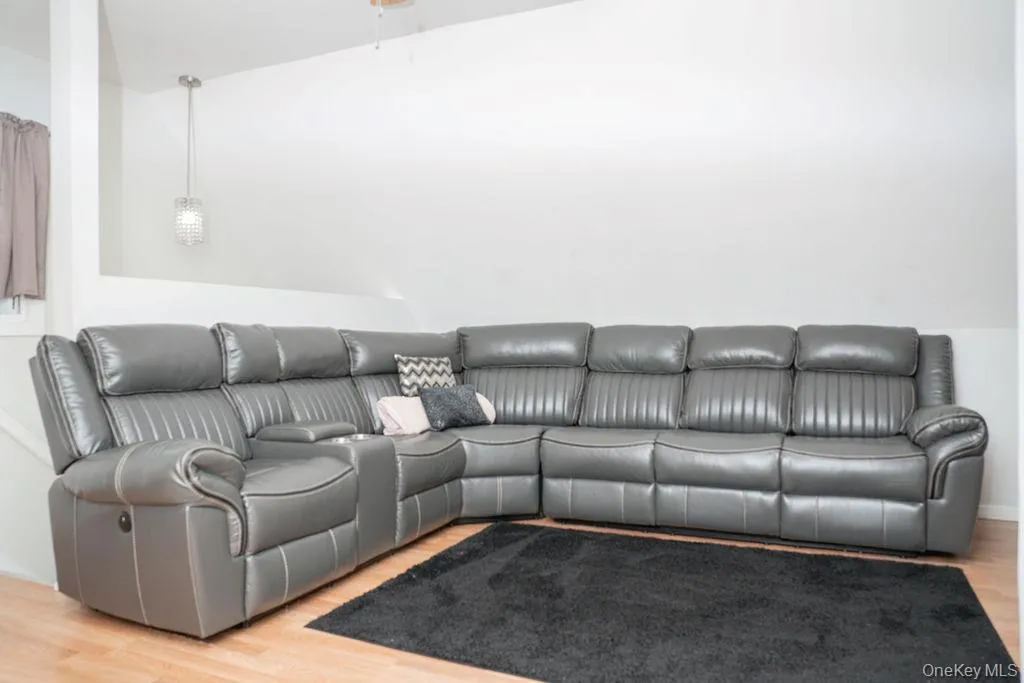 1369 Clinton Avenue, Islip, NY, 3 Bedrooms Bedrooms, 7 Rooms Rooms,2 BathroomsBathrooms,Residential,For Rent,Clinton,0,1056795 1369 Clinton Avenue, Islip, NY, 3 Bedrooms Bedrooms, 7 Rooms Rooms,2 BathroomsBathrooms,Residential,For Rent,Clinton,0,1056795