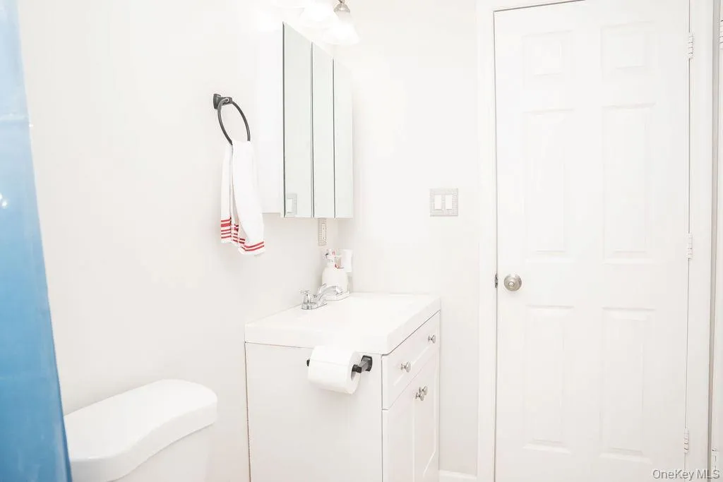 1369 Clinton Avenue, Islip, NY, 3 Bedrooms Bedrooms, 7 Rooms Rooms,2 BathroomsBathrooms,Residential,For Rent,Clinton,0,1056795 1369 Clinton Avenue, Islip, NY, 3 Bedrooms Bedrooms, 7 Rooms Rooms,2 BathroomsBathrooms,Residential,For Rent,Clinton,0,1056795
