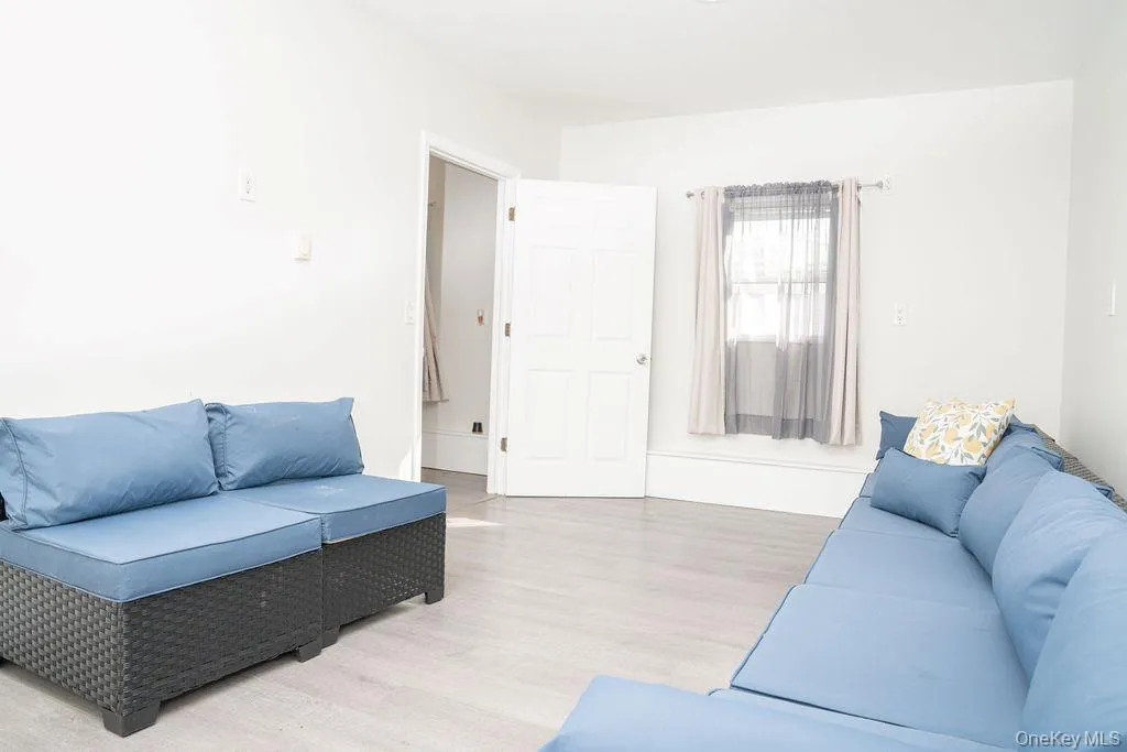 1369 Clinton Avenue, Islip, NY, 3 Bedrooms Bedrooms, 7 Rooms Rooms,2 BathroomsBathrooms,Residential,For Rent,Clinton,0,1056795 1369 Clinton Avenue, Islip, NY, 3 Bedrooms Bedrooms, 7 Rooms Rooms,2 BathroomsBathrooms,Residential,For Rent,Clinton,0,1056795