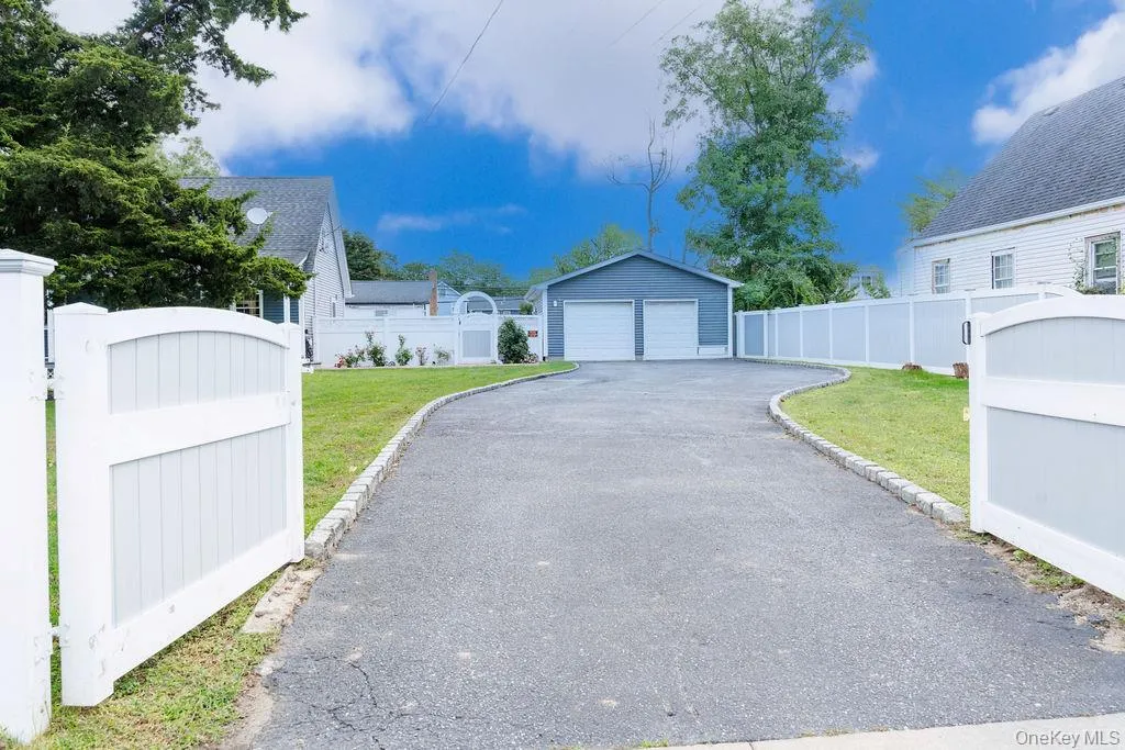 1369 Clinton Avenue, Islip, NY, 3 Bedrooms Bedrooms, 7 Rooms Rooms,2 BathroomsBathrooms,Residential,For Rent,Clinton,0,1056795 1369 Clinton Avenue, Islip, NY, 3 Bedrooms Bedrooms, 7 Rooms Rooms,2 BathroomsBathrooms,Residential,For Rent,Clinton,0,1056795